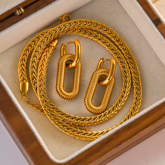 Dive In or Dry Out: The Truth About Wearing Tarnish-Free Jewelry in Water