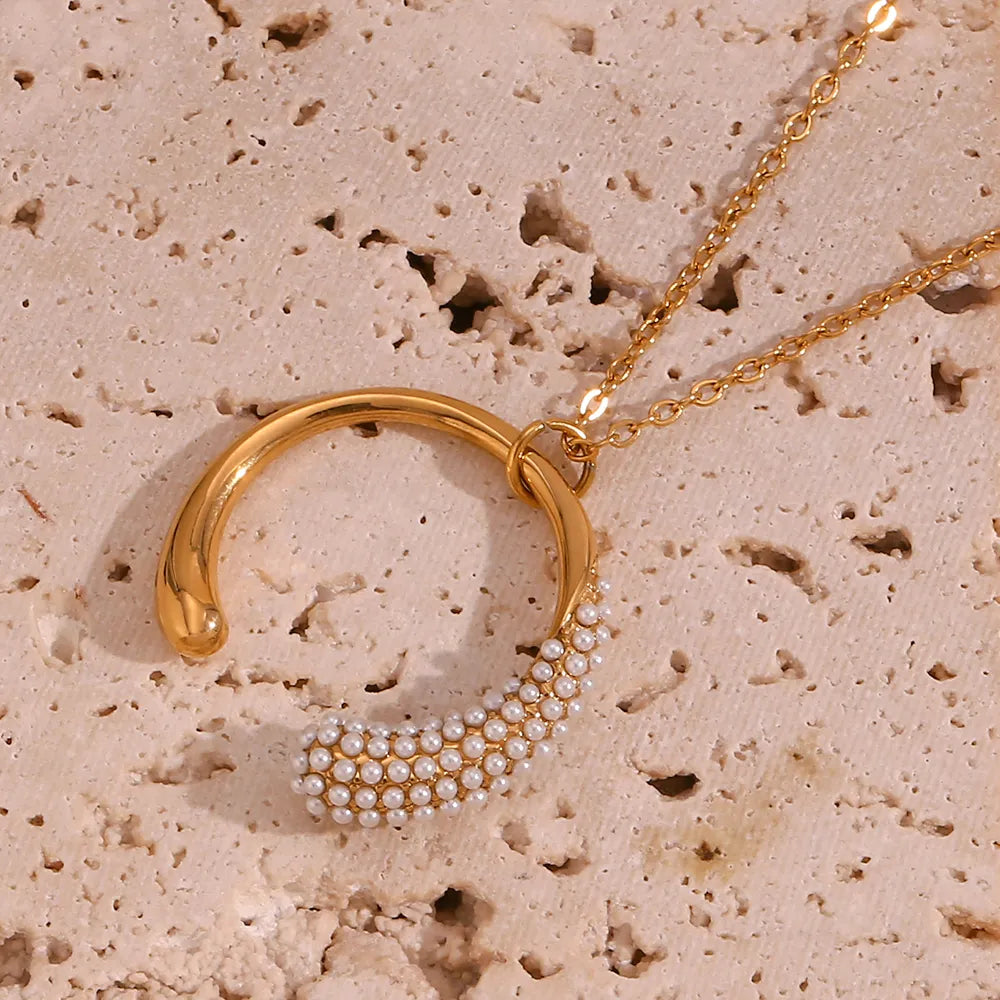 Classic Horse Shoe Style Solid Color Stainless Steel Plating 18K Gold Plated Pendant Necklace