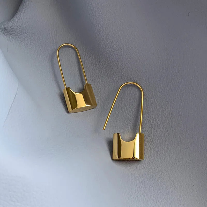 Lady U Shape Plating Titanium Steel and 18k Gold Plated Earrings