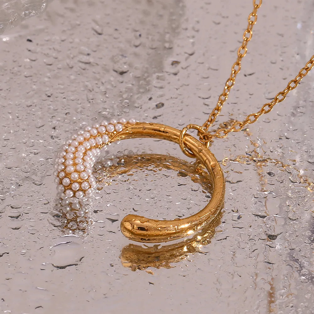 Classic Horse Shoe Style Solid Color Stainless Steel Plating 18K Gold Plated Pendant Necklace