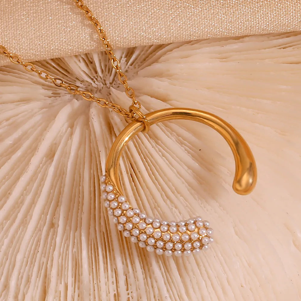 Classic Horse Shoe Style Solid Color Stainless Steel Plating 18K Gold Plated Pendant Necklace