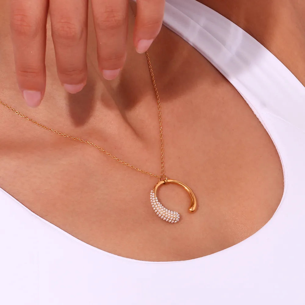 Classic Horse Shoe Style Solid Color Stainless Steel Plating 18K Gold Plated Pendant Necklace