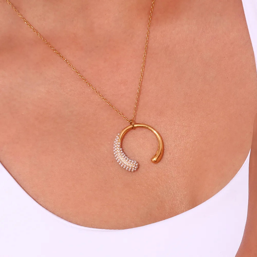 Classic Horse Shoe Style Solid Color Stainless Steel Plating 18K Gold Plated Pendant Necklace