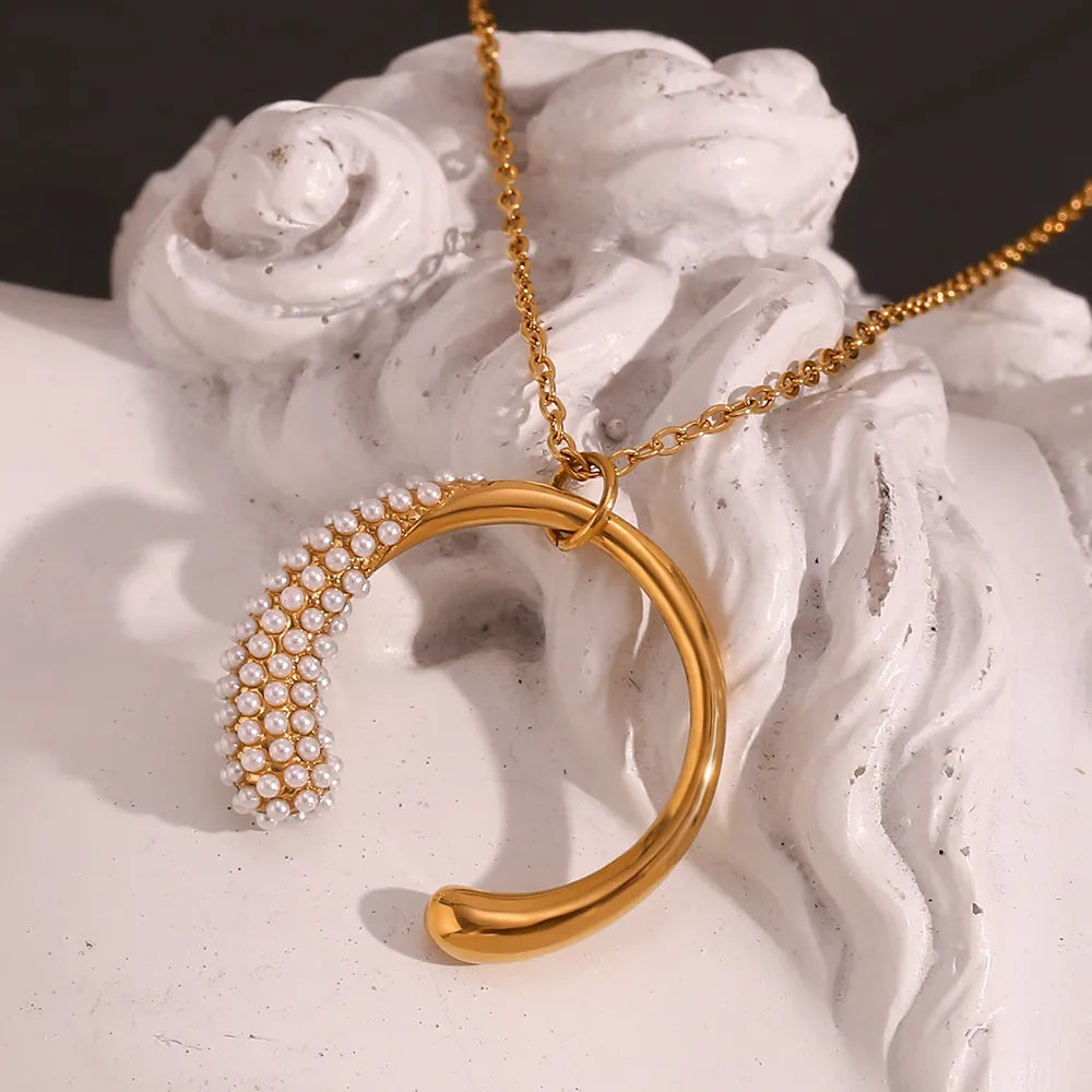 Classic Horse Shoe Style Solid Color Stainless Steel Plating 18K Gold Plated Pendant Necklace