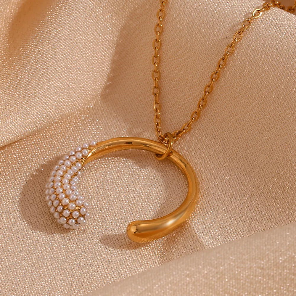 Classic Horse Shoe Style Solid Color Stainless Steel Plating 18K Gold Plated Pendant Necklace
