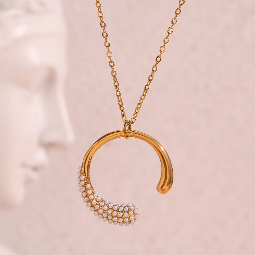 Classic Horse Shoe Style Solid Color Stainless Steel Plating 18K Gold Plated Pendant Necklace