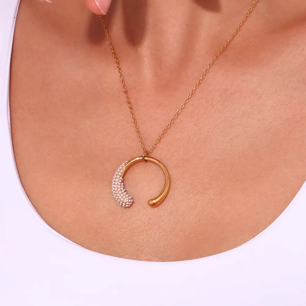 Classic Horse Shoe Style Solid Color Stainless Steel Plating 18K Gold Plated Pendant Necklace