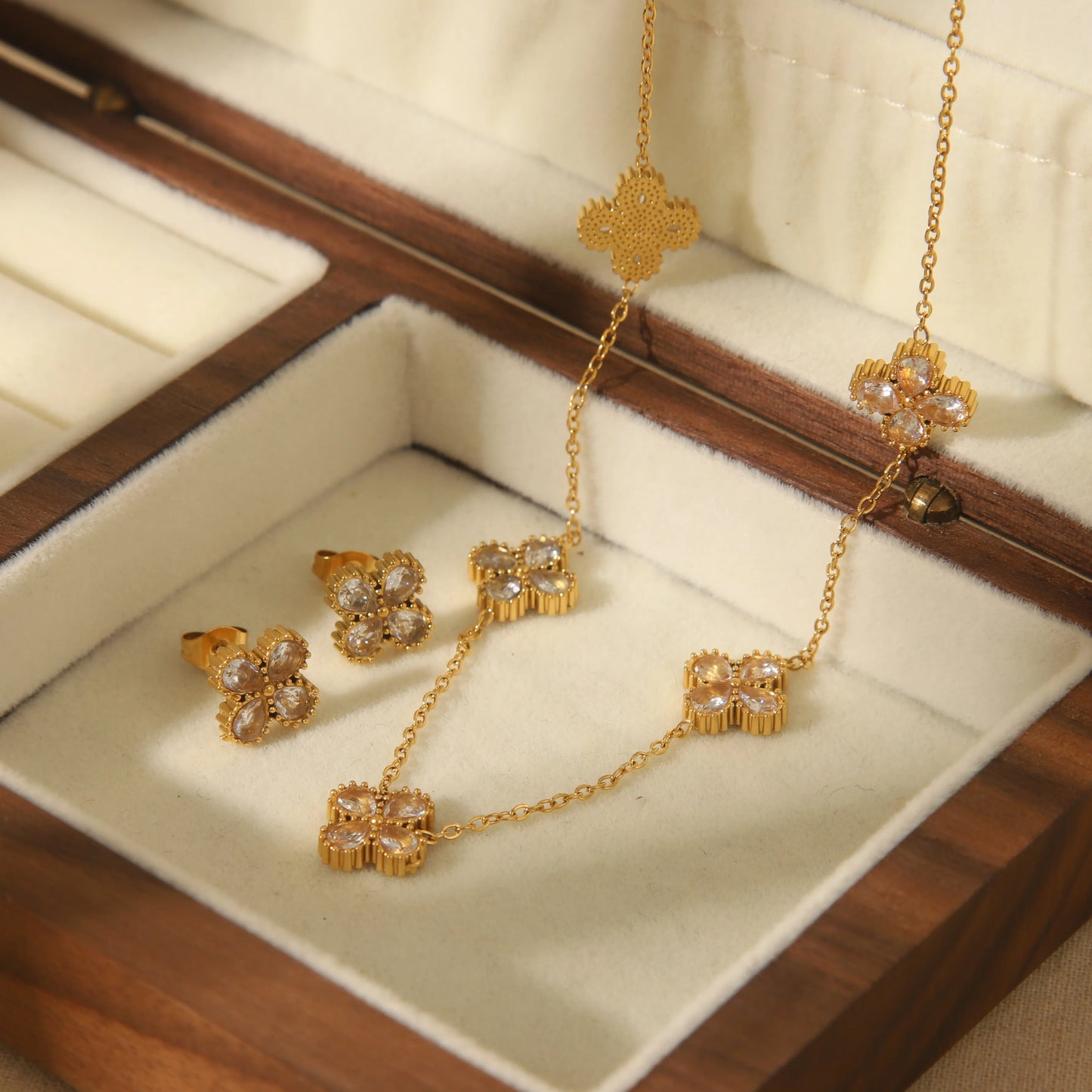 Four Leaf Clover Solid Color Flower 304 Stainless Steel Zircon 18K Gold Plated Inlay Jewelry Set