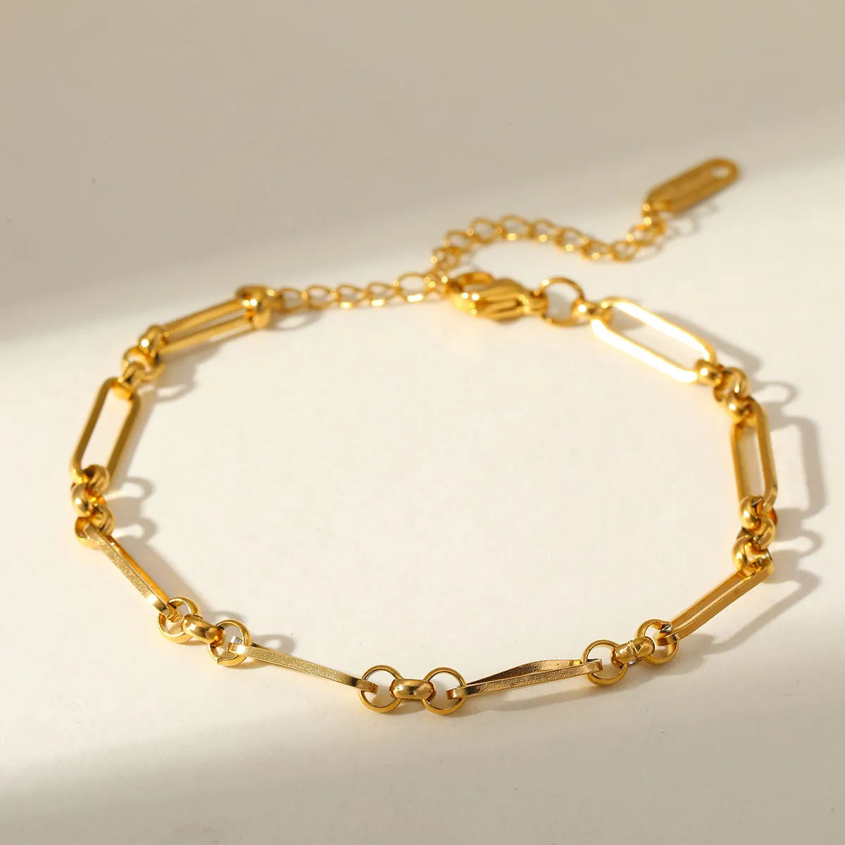 Luxury Style 18K Gold Plated Stainless Steel U-Shaped Hand Chain Bracelet