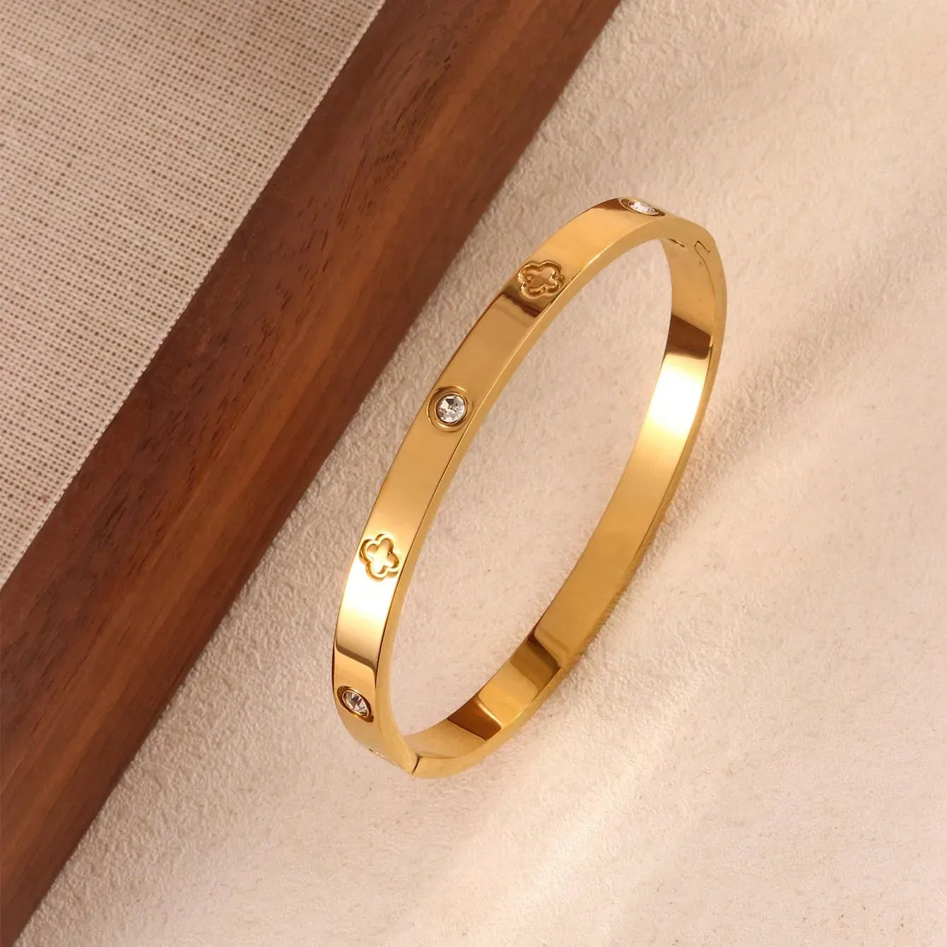 Clover Diamond and Nail 304 Stainless Steel 18K Gold Plated Bangle Set