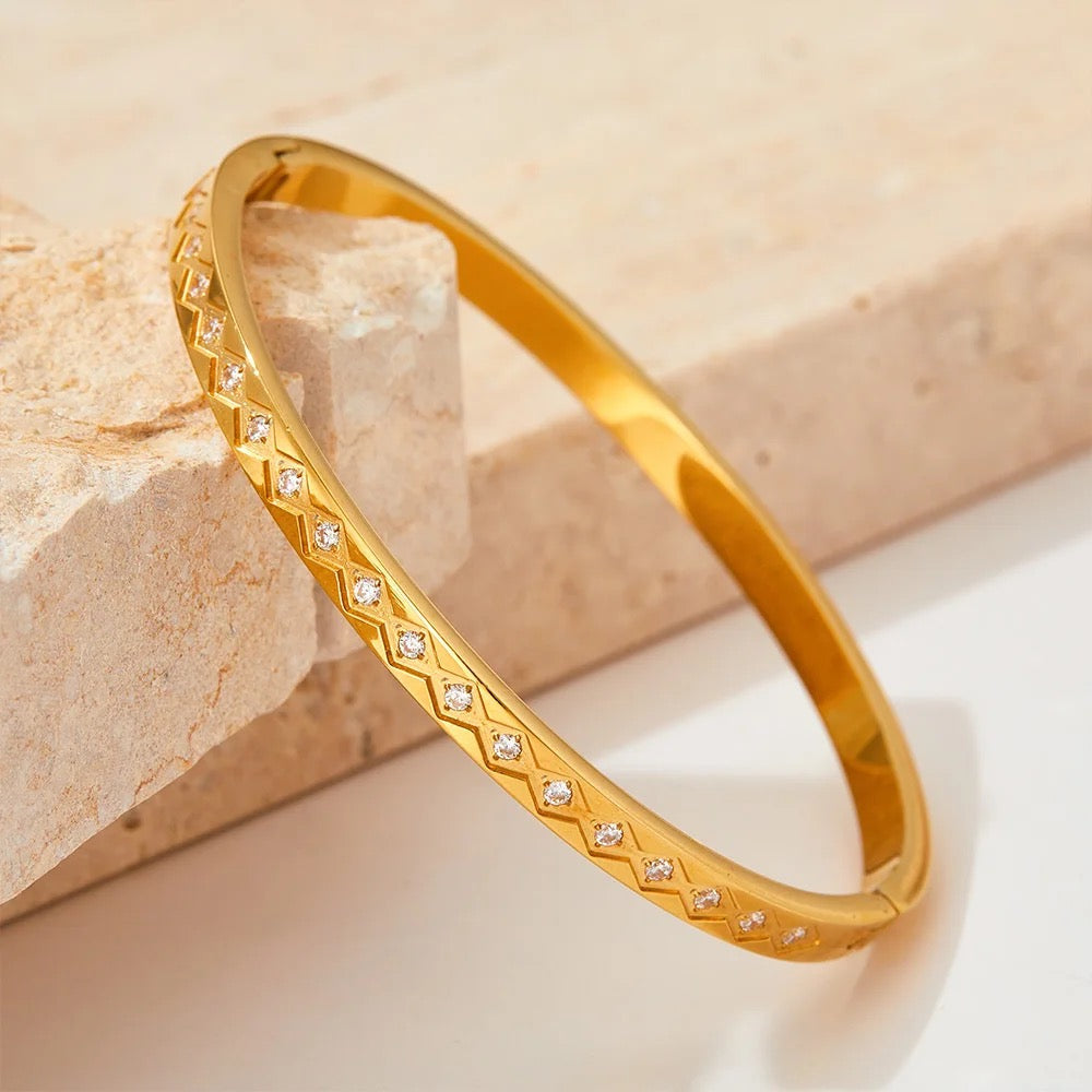 Pretty Diamonds Classic Style Geometric Stainless Steel Plating Inlay Zircon Bangle