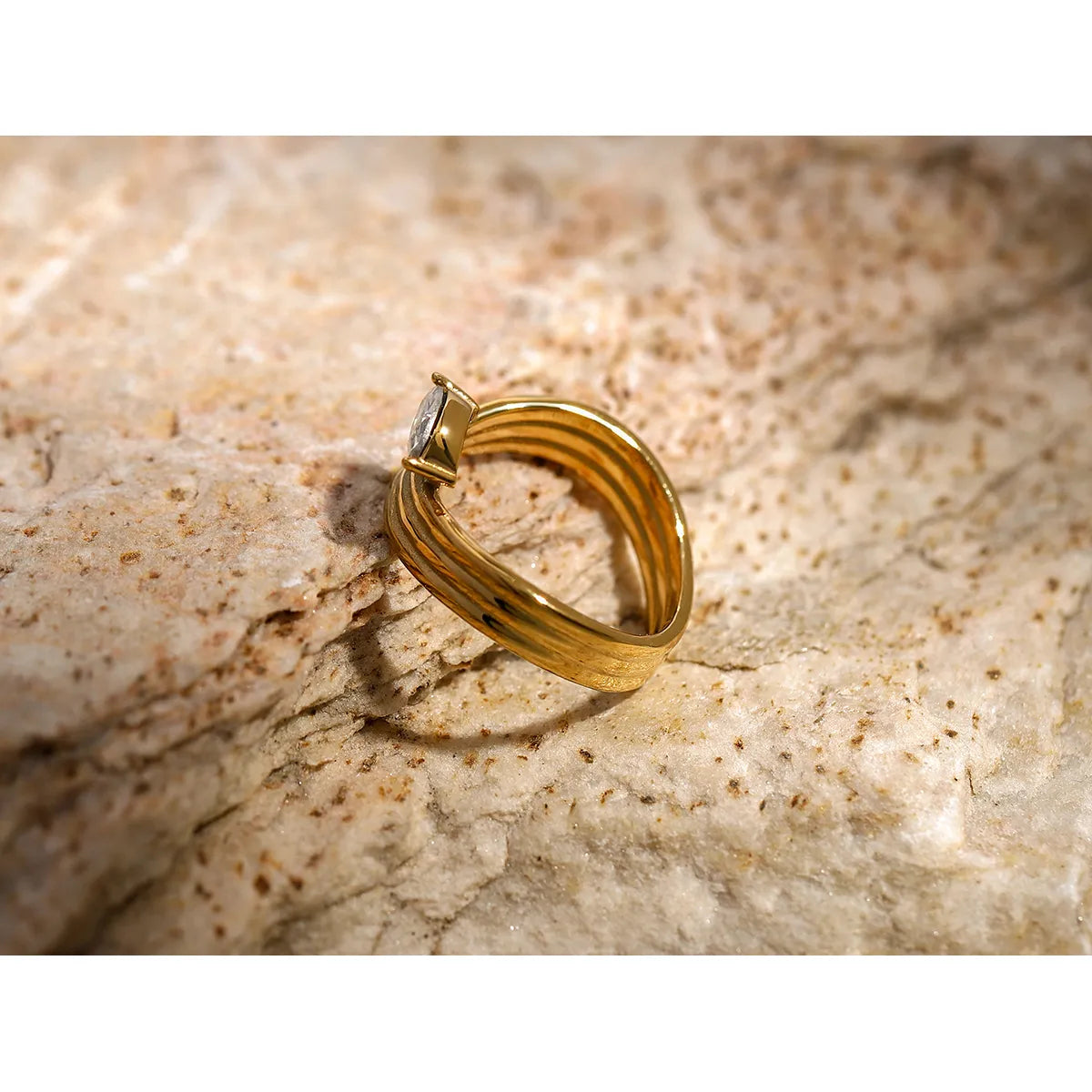 Horse Eye Rhinestones 304 Stainless Steel 18K Gold Plated IG Style Simple Style Inlay Waves Ring