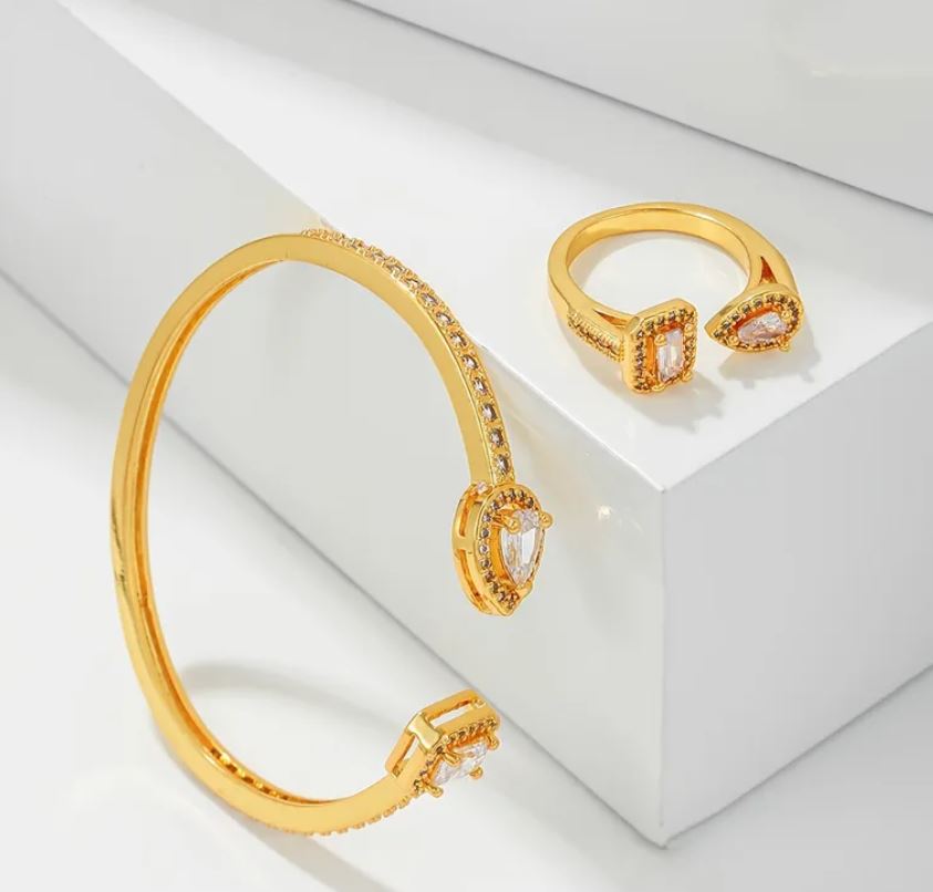 Dimaond Style Solid Color Copper Plating Inlay Zircon 18K Gold Plated Bangle