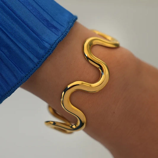 Wiggle Style Lines 304 Stainless Steel 18K Gold Plated Bangle