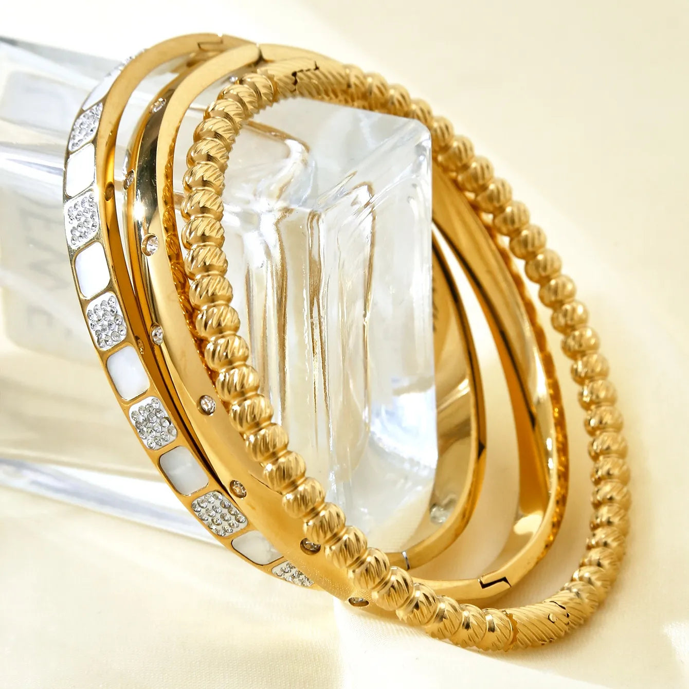 Luxurious 18K Gold Plated 304 Stainless Steel Bangle
