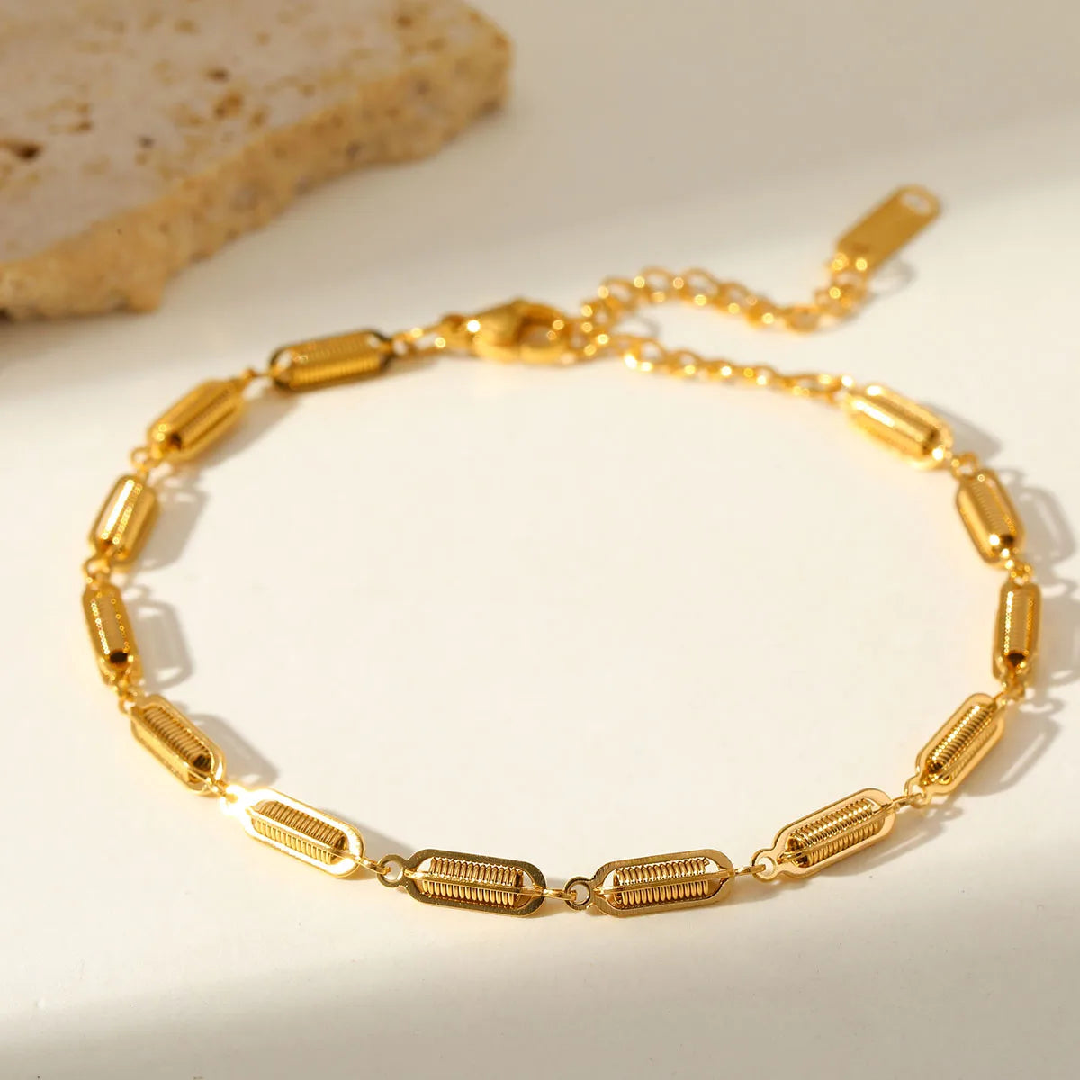 Luxury Style 18K Gold Plated Stainless Steel U-Shaped Hand Chain Bracelet