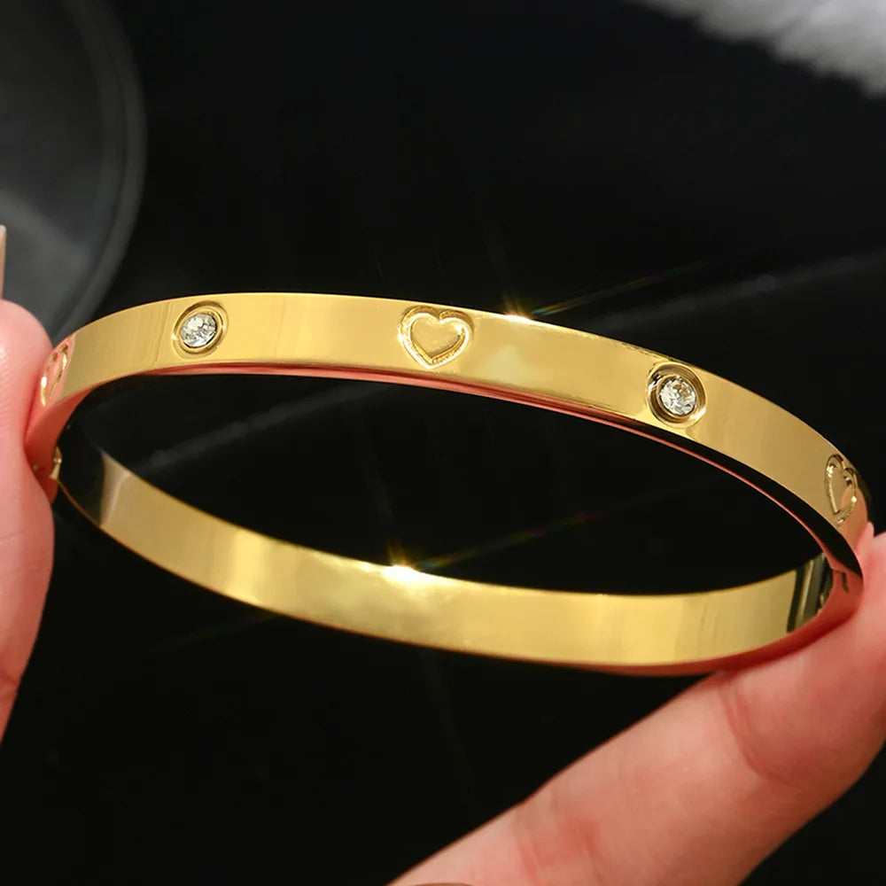 Hearts Around 304 Stainless Steel 18K Gold Plated Bangle