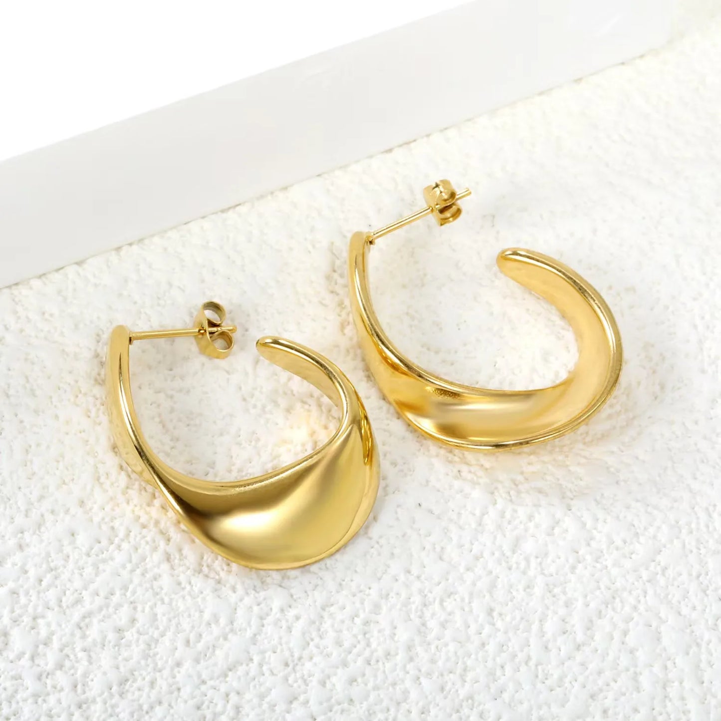 Unique C Shape 304 Stainless Steel 18K Gold Plated Ear Stud