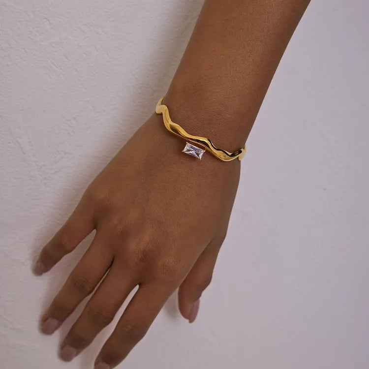 Ladies Classic Wave Style 18K Gold Plated 304 Stainless Steel Bracelet