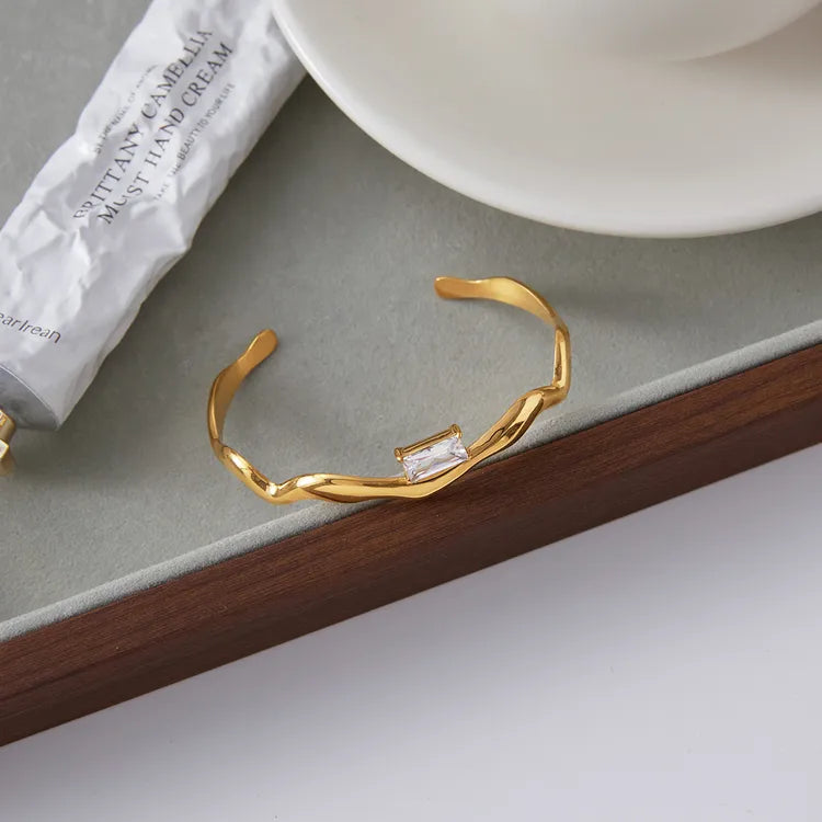 Ladies Classic Wave Style 18K Gold Plated 304 Stainless Steel Bracelet