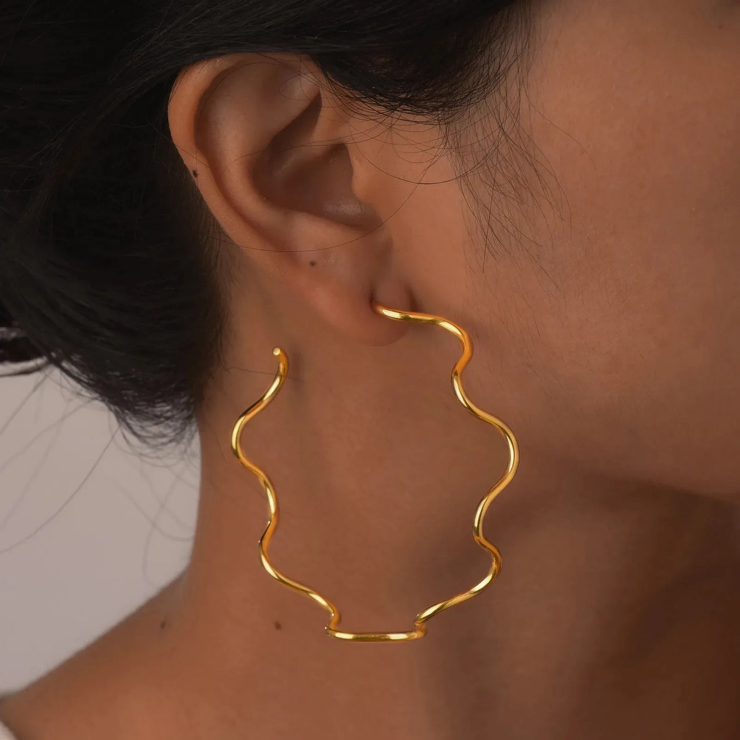 Elegant Wave C Shape 18K Gold Plated Stainless Steel Hoop