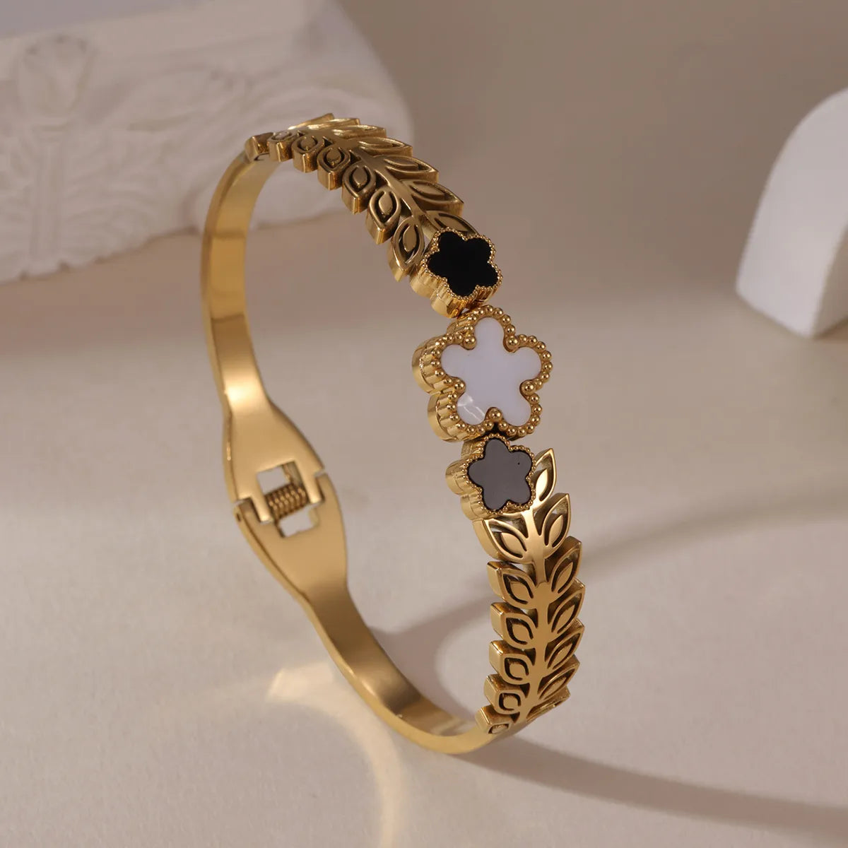 Casual Elegant Life Tree Flower 304 Stainless Steel 18K Gold Plated Bangle