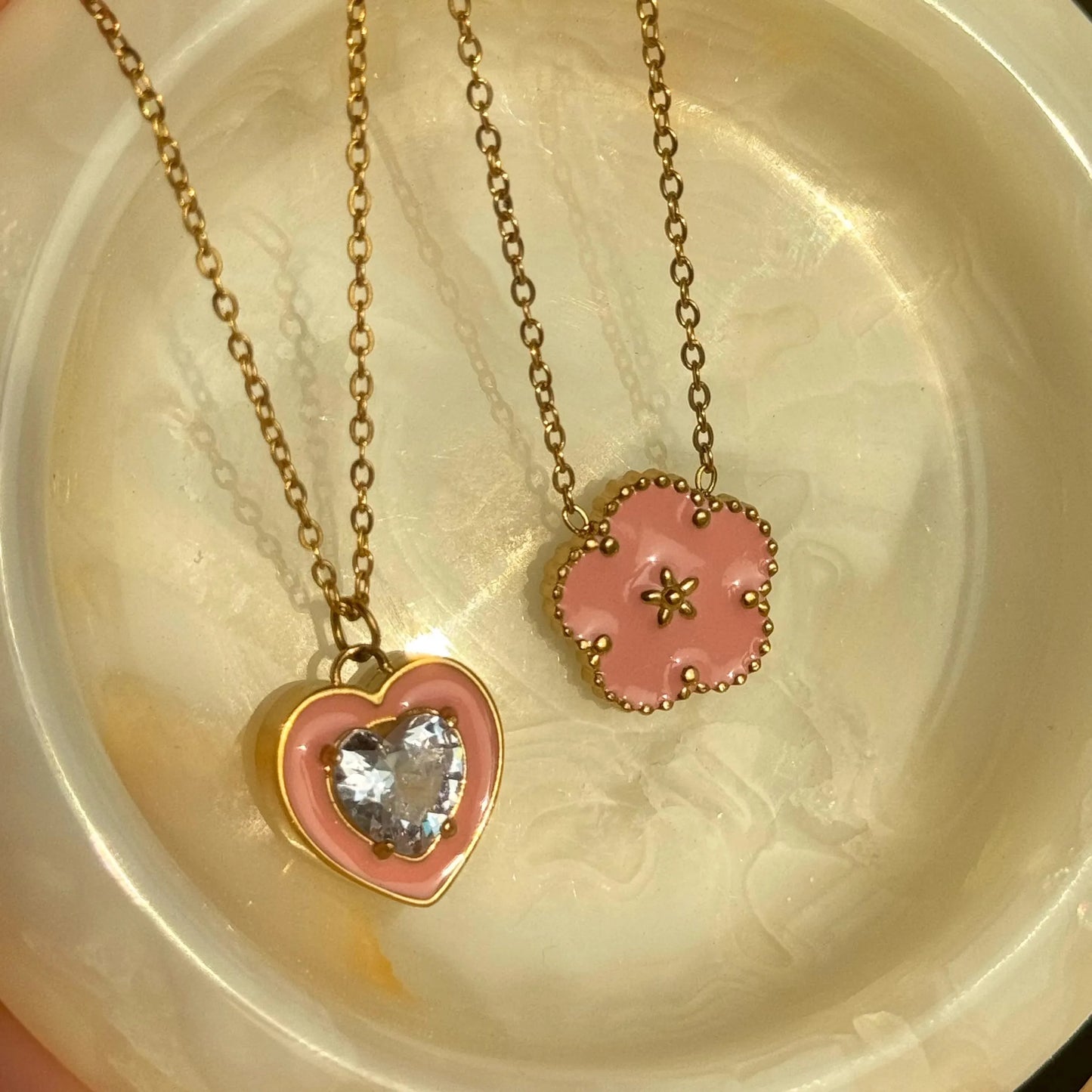 Sweet Simple Style Heart Shape Flower 316L Stainless Steel Zircon 18K Gold Plated Enamel Inlay Pendant Necklace