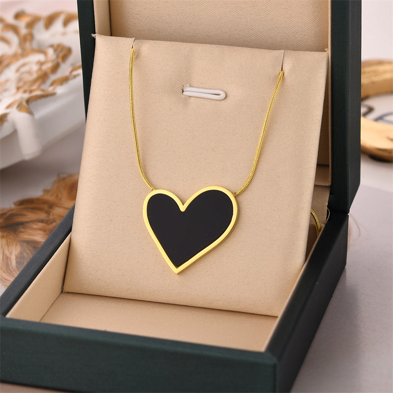 A Heart Shape Titanium Steel Plating Shell Necklace